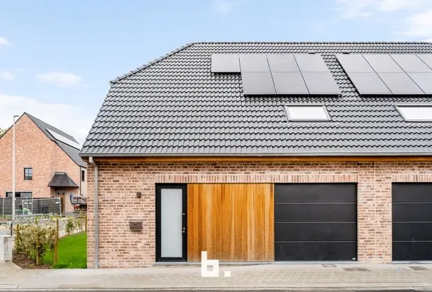 Ruime nieuwbouwwoning met 4 slaapkamers, garage en mooi afgewerkte tuin - Ledegem
