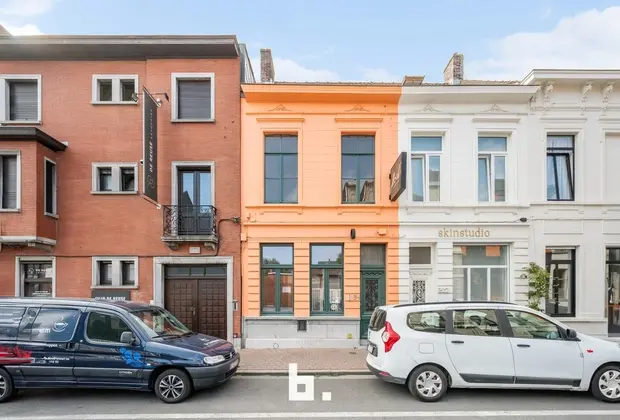 Handelspand met ruime woonst op toplocatie in hartje Roeselare - Roeselare