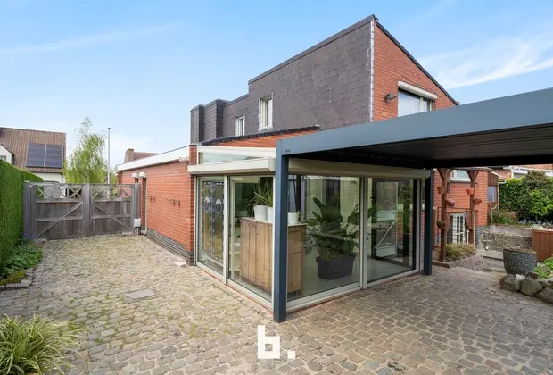 Unieke renovatiewoning in Sint-Eloois-Vijve te koop - Waregem