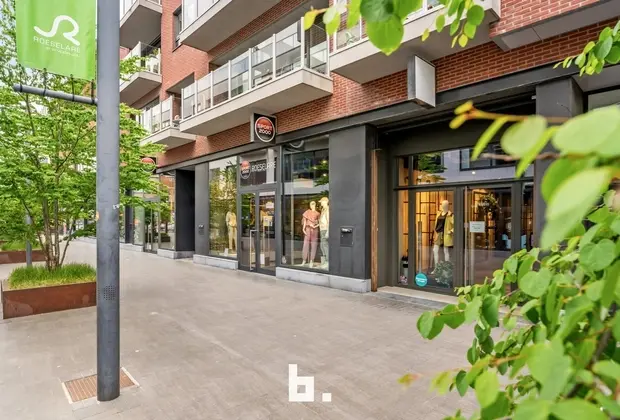 Winkelruimte van 592 m² met een ideale locatie in het hart van Roeselare! - Roeselare