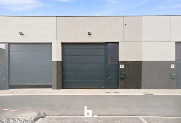 Recente KMO-unit met 2 private staanplaatsen  - Lendelede