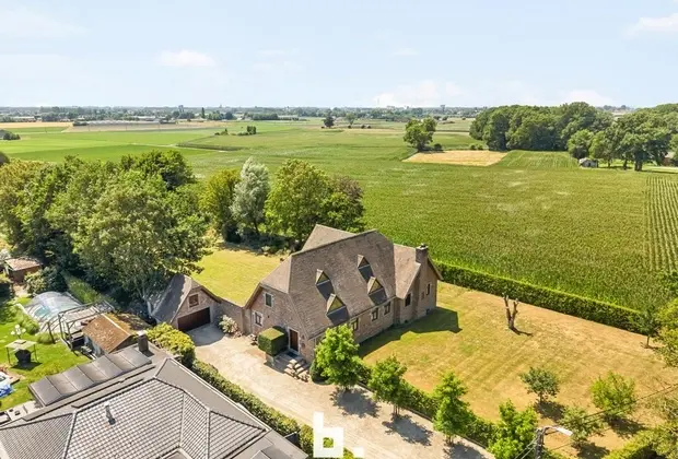 Exclusief wonen in een oase van groen, RIANTE villa met binnenzwembad op 4.192m²!  - Tielt