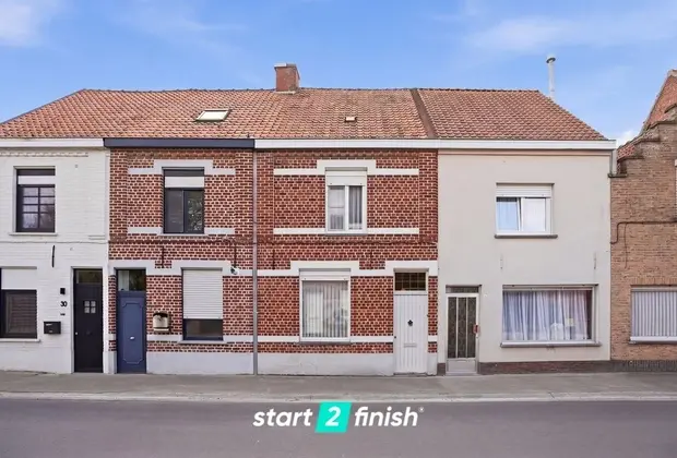 Karaktervolle woning met garage en uitweg op centrale ligging in Ardooie - Ardooie