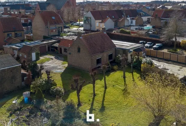 Te renoveren woning met vergunde B&B op ruim perceel te Brugge - Brugge