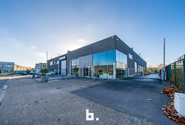 Luxueuze loods met appartement - Jabbeke