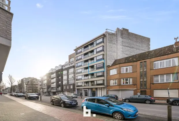 Uitzonderlijk ruim appartement  van 113m² midden in het winkelcentrum van Oostende. Ideaal voor grote gezinnen of voor mensen die ook logisch geen gro
