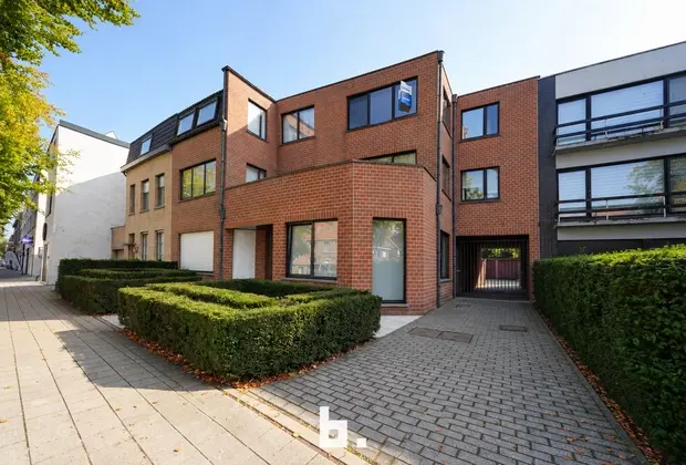 Ruim appartement met 2 slaapkamers en garagebox - Sint-Andries