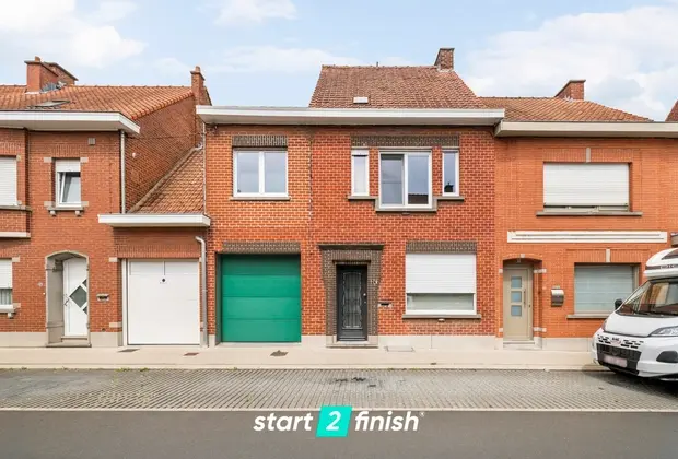 Woning met ruime loods op centrale locatie - Roeselare