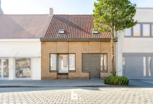 Huis met grote tuin in Harelbeke - Stasegem te koop - Harelbeke
