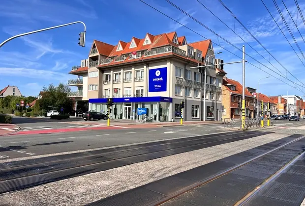 Uniek handelspand op A+++ toplocatie in Nieuwpoort | 5 parkings, garage & appartement - Nieuwpoort