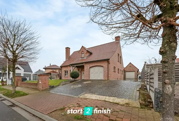Ruime vrijstaande woning met grote tuin en zwemvijver in Houthulst - Houthulst