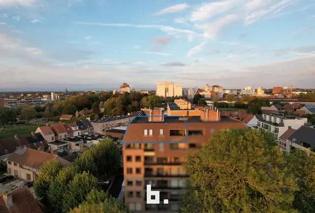 Riant dakappartement met 4 Slk en staanplaats - Roeselare
