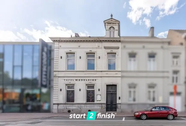 Exclusief neoclassicistisch herenhuis in hartje Roeselare - Roeselare