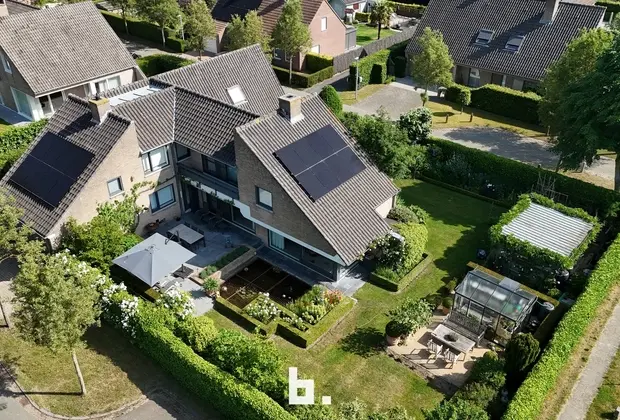 Uitzonderlijk ruime villa met praktijkruimte - Varsenare