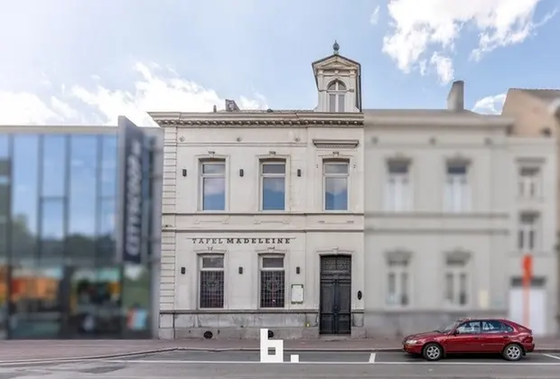 Exclusief neoclassicistisch herenhuis in hartje Roeselare - Roeselare