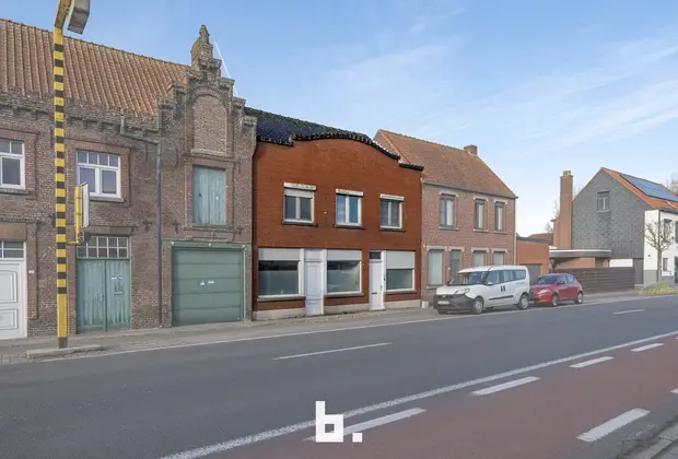 Ruim te renoveren woning  - Oostkamp