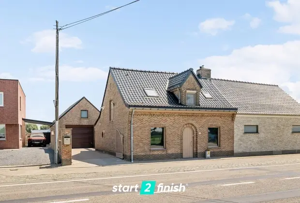 Volledig instapklare woning met ruime loods/garage en zongerichte tuin - Hooglede