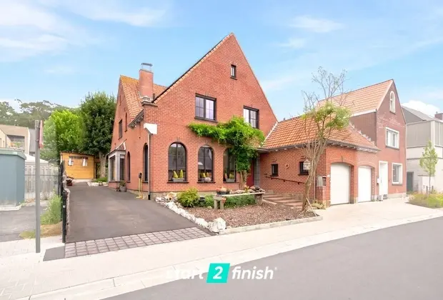 Verrassend ruime en karaktervolle woning in Hooglede - Hooglede