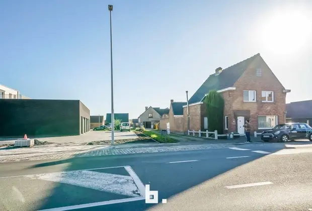 Woonhuis in half open bebouwing met tuin, garage en ruimte gevoel. - Zedelgem