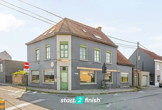 Karaktervolle eigendom met uitzonderlijk potentieel op toplocatie in Roeselare - Roeselare