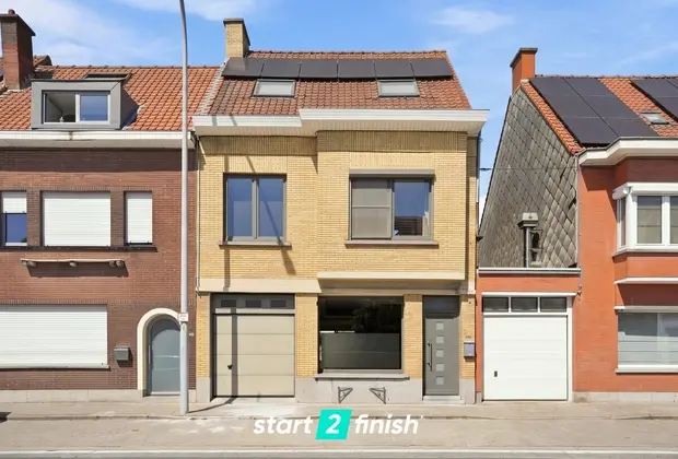 Karaktervolle stadswoning met 4 slaapkamers in hartje Roeselare - Roeselare