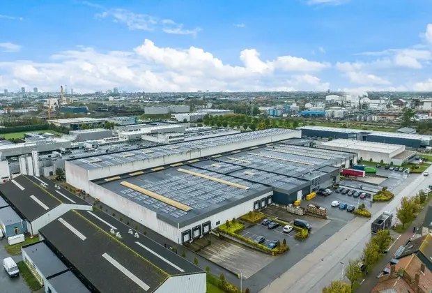 Logistiek magazijn te huur aan de A10 - Oostende