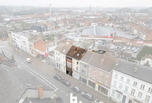 Unieke, polyvalente woning met handelsruimte, dubbele garage en atelier! - Kortrijk