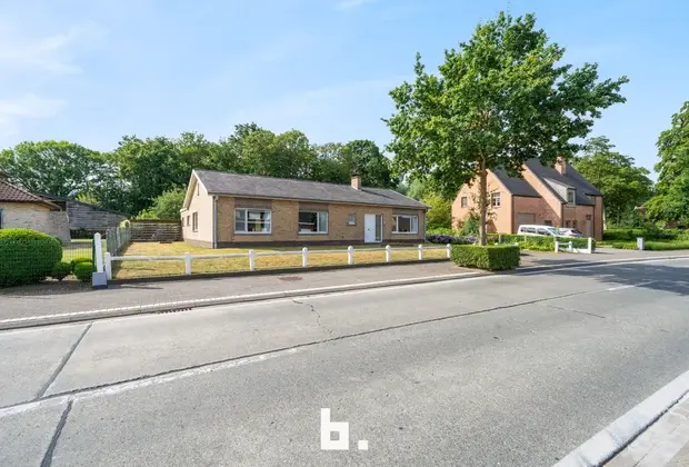 Karaktervolle laagbouwvilla op een perceel van 1.710 m² – Toplocatie in Oedelem - Oedelem