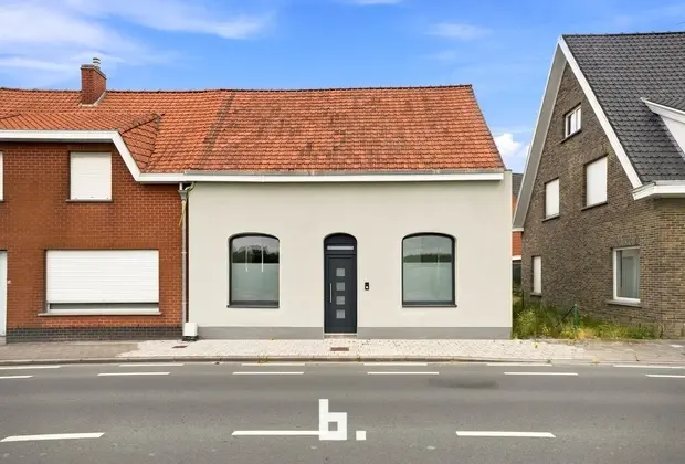 Instapklare halfopen bebouwing met 3 slaapkamers, prachtige tuin én uitweg in Sint-Eloois-Winkel! - Ledegem