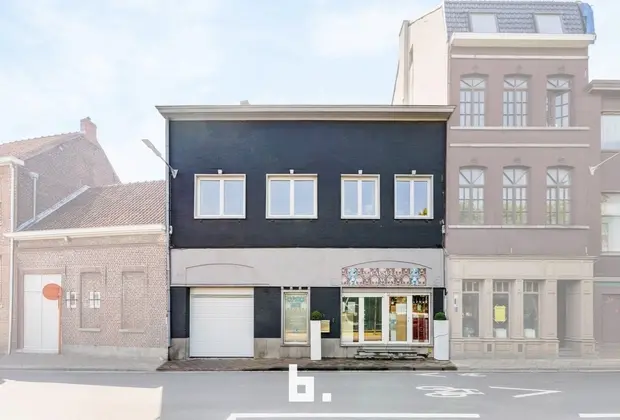 Instapklare, ruime woning met polyvalente ruimte en ruim terras in Izegem. - Izegem