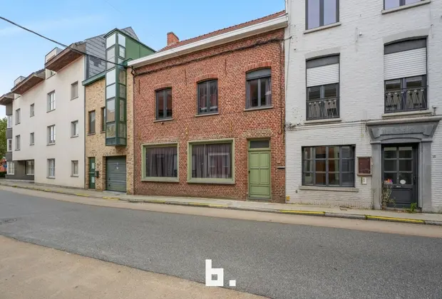 Ruime woning met 5 slaapkamers en stadsterras in het centrum - Wevelgem
