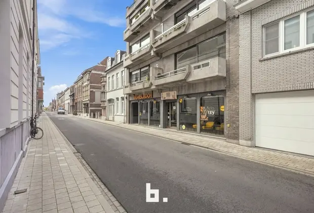 Instapklaar 2-slaapkamerappartement op topligging in Izegem - Izegem