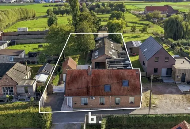 Ruime woning met 5 slaapkamers en veelzijdige loods met tal van mogelijkheden - Staden