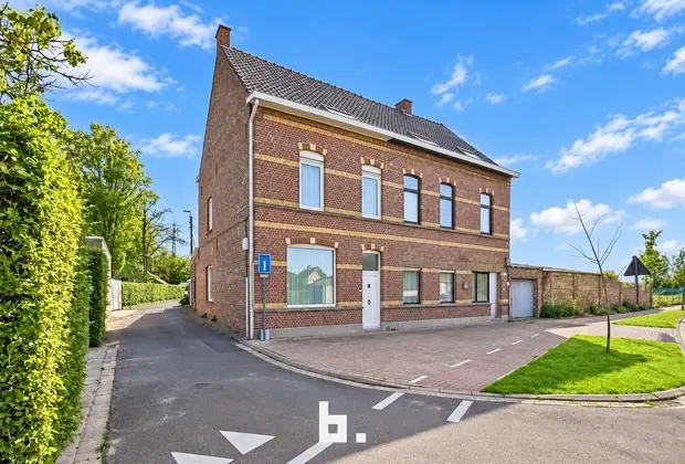 Hoekwoning met karakter - Izegem