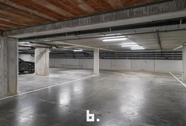 Autostaanplaats te Brugge op unieke locatie - Brugge