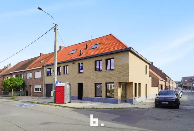 Ruime gerenoveerde hoekwoning - Eernegem