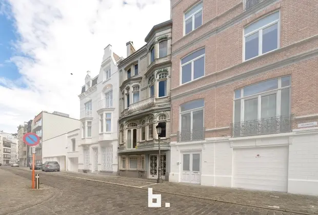 Uniek art deco herenhuis met 5 slaapkamers, 4 badkamers en 2 terrassen - Oostende
