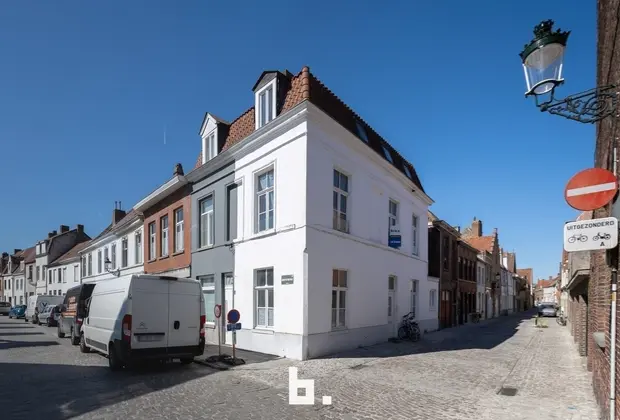 hoekwoning met 4 slaapkamers op zeer mooie locatie te centrum Brugge - Brugge