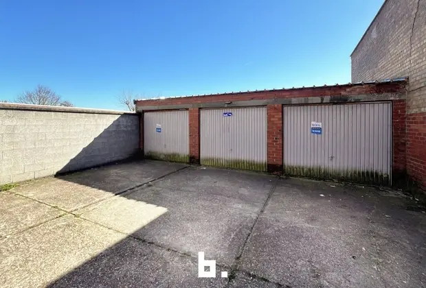 Uitstekend gelegen garagebox laatste beschikbaar - De Haan