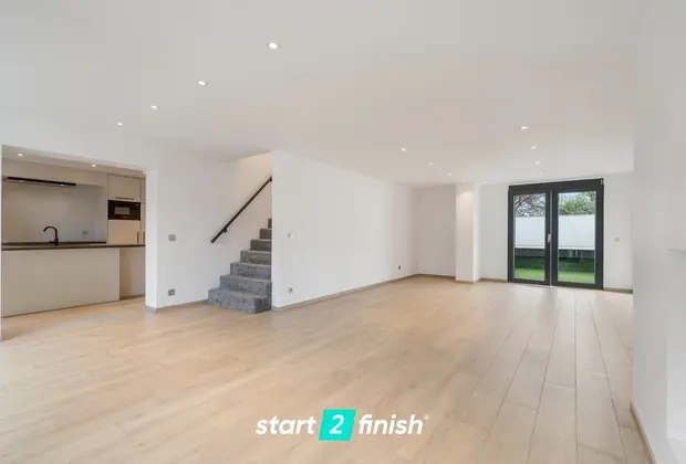 Prachtig gerenoveerd duplexappartement met groot terras en 4 kamers-Wevelgem-€275.000