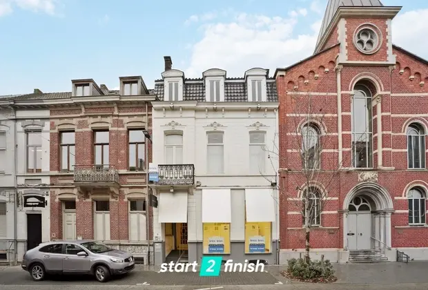Ruim herenhuis / commercieel pand op toplocatie – veelzijdig en charmant! - Roeselare