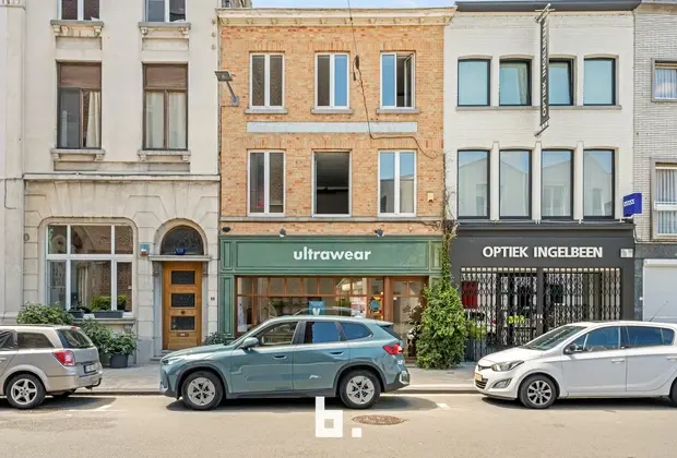 Pand met eindeloos potentieel op topligging te Kortrijk! - Kortrijk - €280.000