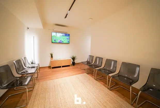 Praktijkruimte (20m²) te huur op toplocatie langs de Maalse Steenweg te Sint-Kruis  - Sint-Kruis