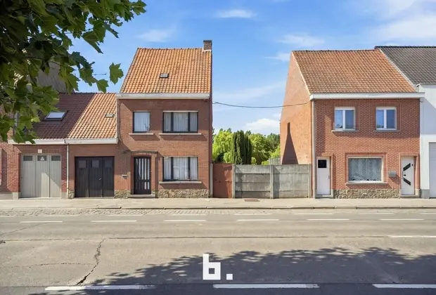 Ruime woning met grote tuin en bouwgrond - Roeselare