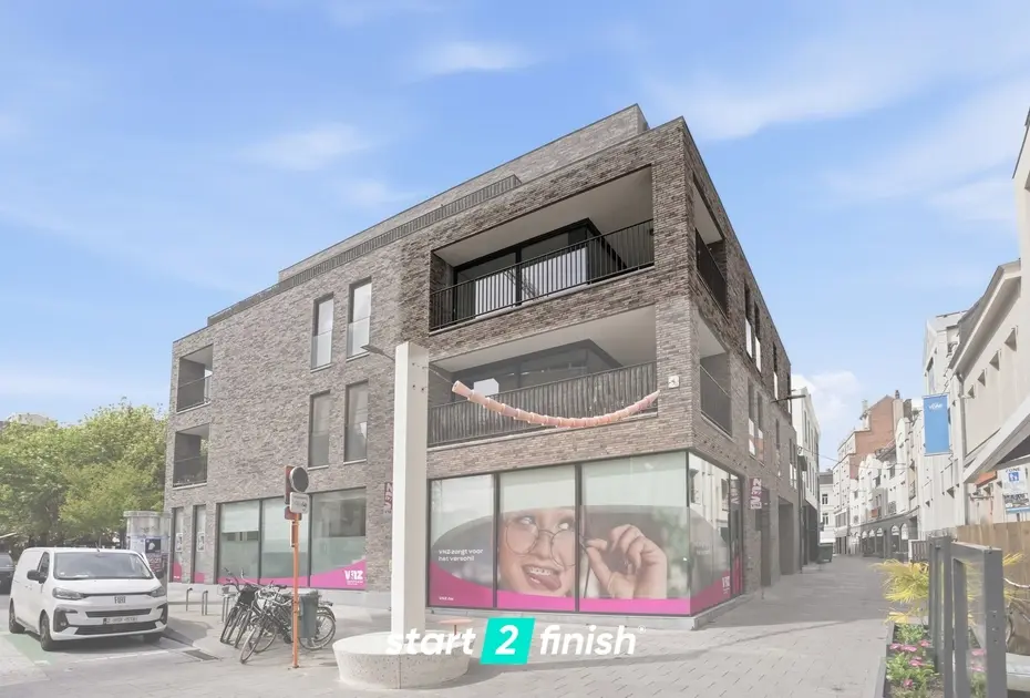 Uniek 3-slaapkamerappartement (133m²) met zonnig terras (15m²) op bijzonder centrale ligging - Kortrijk - €450.000