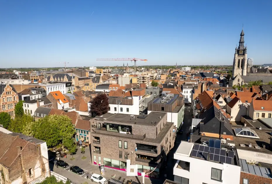 Uniek 3-slaapkamerappartement (133m²) met zonnig terras (15m²) op bijzonder centrale ligging - Kortrijk - €450.000