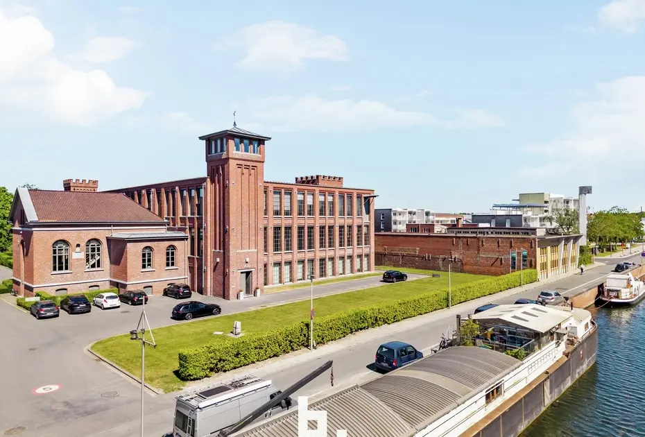 Exclusieve loft met industriële klasse nabij centrum Kortrijk - Spinnerijkaai 45  bus 119, 8500 Kortrijk - €545.000
