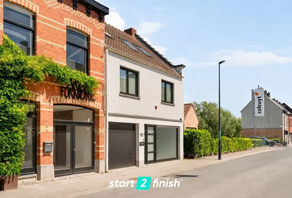 Instapklare én gerenoveerde woning op leuke locatie in Roeselare - Roeselare